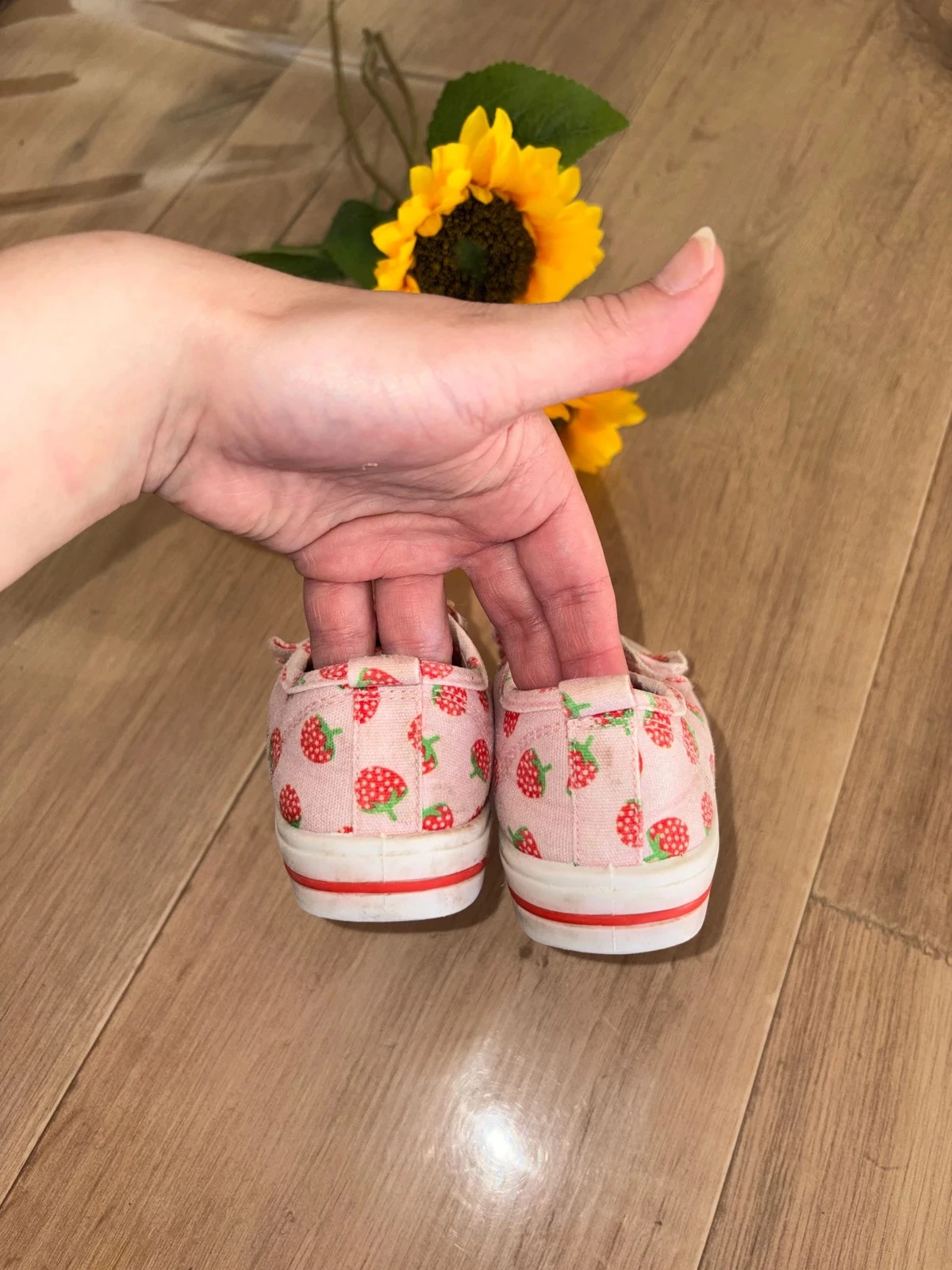 Pink scratch sneakers with strawberries FPC size 26 – photo 3